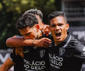 No duelo entre duas equipes que buscavam a primeira vitória na Liga Portugal 2, o Académico de Viseu levou a melhor e venceu o Porto B por 2 a 0, neste domingo, no Estádio do Fontelo.