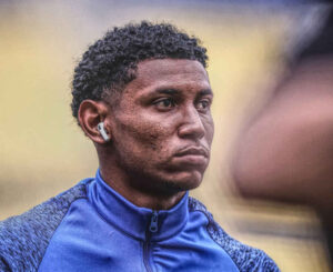 Paços de Ferreira contrata volante brasileiro Fernandinho e chega a seis jogadores do Brasil no elenco