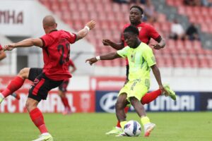 O Desportivo de Chaves estragou a festa do milésimo jogo do Penafiel na Liga Portugal 2 ao vencer por 2 a 0, neste sábado, no Estádio Municipal 25 de Abril.