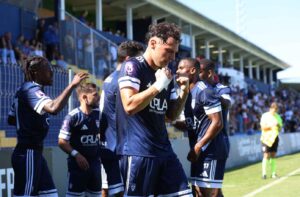 O Amora conquistou uma vitória importante e convincente por 3 a 0 sobre o União de Santarém, neste domingo, e entrou na zona de classificação para a próxima fase da Liga 3.