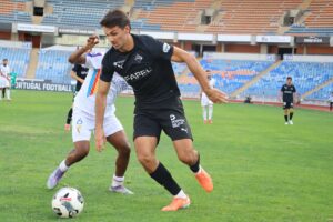 Com dois gols na metade final, a equipe de Coimbra venceu o Atlético CP por 2 a 0, em casa.