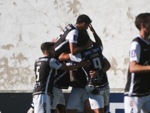 Caldas marca no início, segura pressão e vence o União de Santarém para assumir a liderança