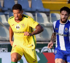 Em um confronto direto entre as duas equipes do fundo da tabela da Liga Portugal 2, Paços de Ferreira e Porto B empataram em 2 a 2.