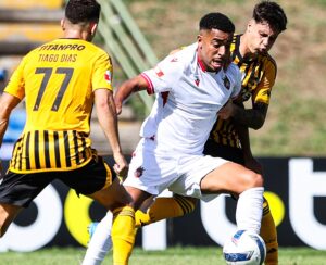 Lourosa pressiona o jogo todo, mas para em defesa sólida do Penafiel e fica no 0 a 0