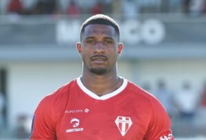 O Marco 09 manteve sua impressionante invencibilidade e a melhor defesa da Liga 3 ao vencer o Amarante por 1 a 0, em um jogo muito disputado neste domingo.