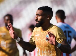 Com gols no fim, Farense conquista grande vitória sobre o Leixões em Matosinhos