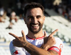 Leiria marca no fim, vence Porto B em jogo com duas expulsões e aprofunda crise nos jovens dragões.