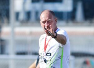 O ex-adjunto de José Peseiro, Nuno Presume, deve ser o escolhido para substituir Miguel Valença no comando do Amora FC.