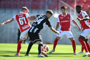 O Braga B assumiu a liderança do Grupo A da Liga 3 ao vencer o Amarante por 1 a 0, em um jogo decidido apenas nos minutos finais.