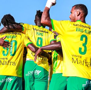 Mafra vence 1º Dezembro com brilho de substituto e pênalti perdido pelo rival para entrar no G4