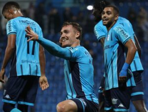 Vizela cede empate surpreendente com o Felgueiras, que jogou com dez, e perde chance de liderar