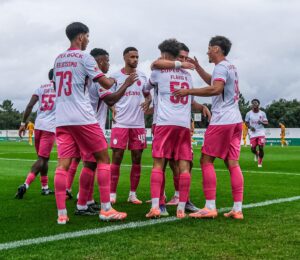 Com dois jogadores a mais, Sporting B goleia Lusitânia de Lourosa por 4 a 0 e mantém a liderança