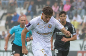 O Varzim dominou a partida, criou inúmeras chances, mas parou em uma grande atuação do goleiro José Ribeiro e não conseguiu sair de um empate em 1 a 1 com o Vitória de Guimarães B.