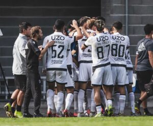Vitória B vence Marco 09, que terminou com nove, e entra na zona de classificação