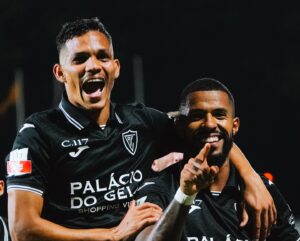 Em uma partida de recuperação notável, o Académico de Viseu venceu o Lusitânia de Lourosa por 3 a 2, de virada