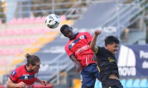 o líder Trofense salvou um ponto no último lance da partida ao empatar em 1 a 1 com o São João de Ver