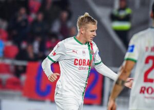 O Marítimo voltou a vencer na Liga Portugal 2 após duas derrotas consecutivas ao bater a Oliveirense por 2 a 0