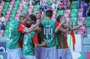 o Marítimo venceu o Penafiel por 2 a 1, em casa, e assumiu a liderança da competição