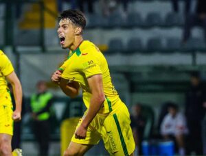 O Paços de Ferreira venceu o Leixões por 3 a 1, em um jogo com um final agitado no Estádio Capital do Móvel