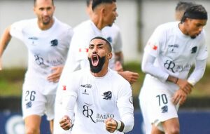 O Farense manteve sua boa sequência de cinco jogos sem perder ao buscar um empate em 1 a 1 com o Felgueiras, fora de casa