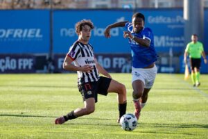 No dia em que celebrou o seu 101º aniversário, o União de Paredes recebeu o Varzim no Estádio Municipal das Laranjeiras e as equipes não saíram do zero, em jogo válido pela 13ª rodada da Liga 3.