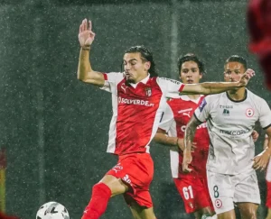 Em um duelo direto no topo da tabela, o líder Trofense e o vice-líder Braga B empataram em 1 a 1, em partida disputada no Estádio Amélia Morais
