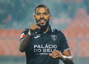 Académico de Viseu vence União de Leiria por 2 a 0 e segue na caça ao líder