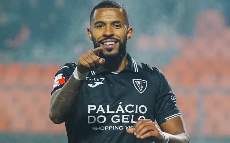 Académico de Viseu vence União de Leiria por 2 a 0 e segue na caça ao líder