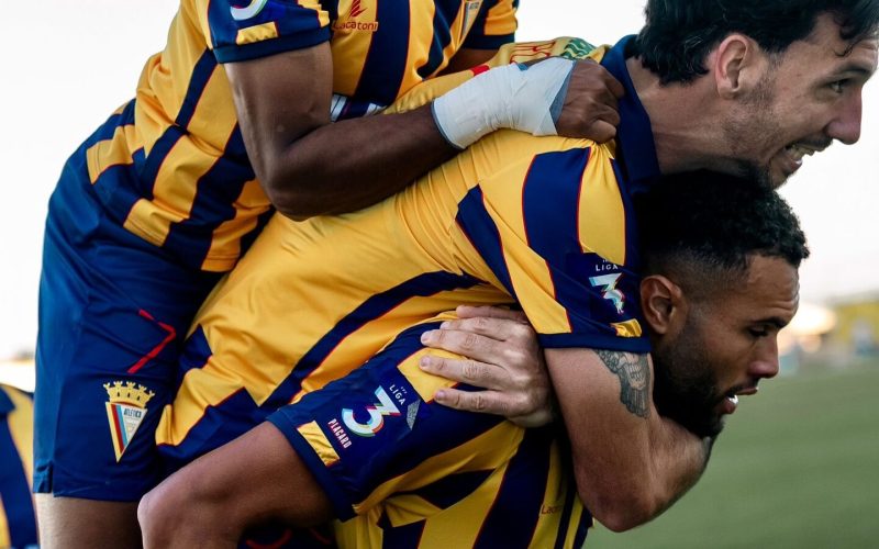 O Atlético CP conquistou sua segunda vitória consecutiva na Liga 3 ao bater o Lusitano de Évora por 1 a 0, no Estádio da Tapadinha.