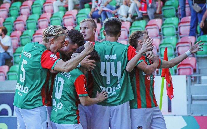 o Marítimo venceu o Penafiel por 2 a 1, em casa, e assumiu a liderança da competição