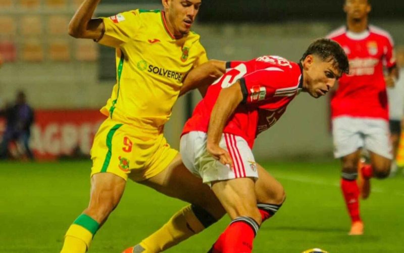 Benfica B vence Paços de Ferreira em confronto direto e sai da zona de rebaixamento