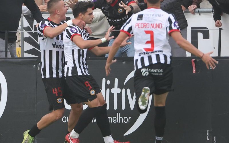 O Varzim encerrou um longo jejum de sete jogos sem vitórias ao vencer o Marco 09 por 2 a 1