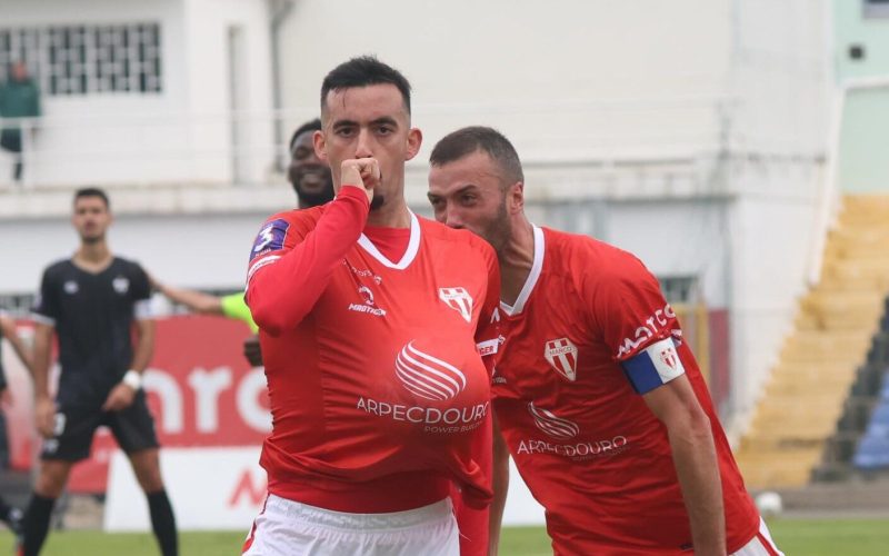 O Marco 09 venceu a Sanjoanense por 2 a 1, de virada, em um jogo emocionante decidido nos minutos finais.