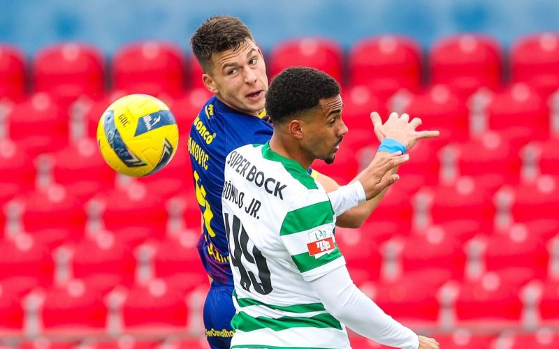 O Sporting B, líder da Liga Portugal 2, visitou o Desportivo de Chaves e saiu de campo com um empate em 0 a 0