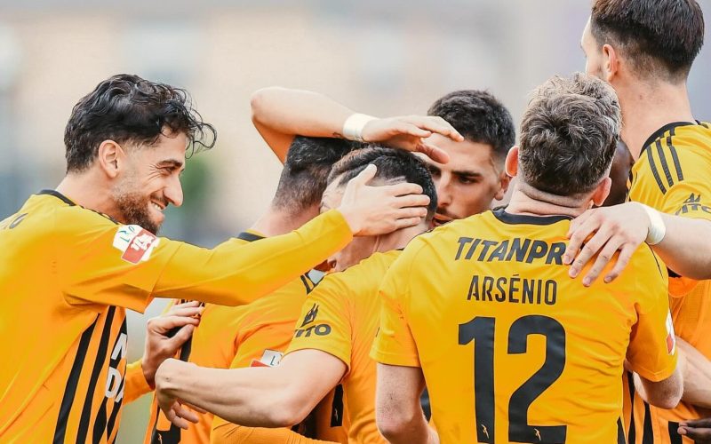 O Lusitânia de Lourosa conquistou sua primeira vitória como mandante na Liga Portugal 2 ao bater o Portimonense por 3 a 2, em partida disputada no Estádio Luís Filipe Menezes.