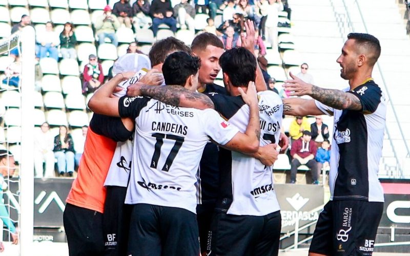 O Farense confirmou seu bom momento na Liga Portugal 2 ao vencer o Vizela por 2 a 0, no Estádio de São Luís, em partida válida pela 13ª rodada