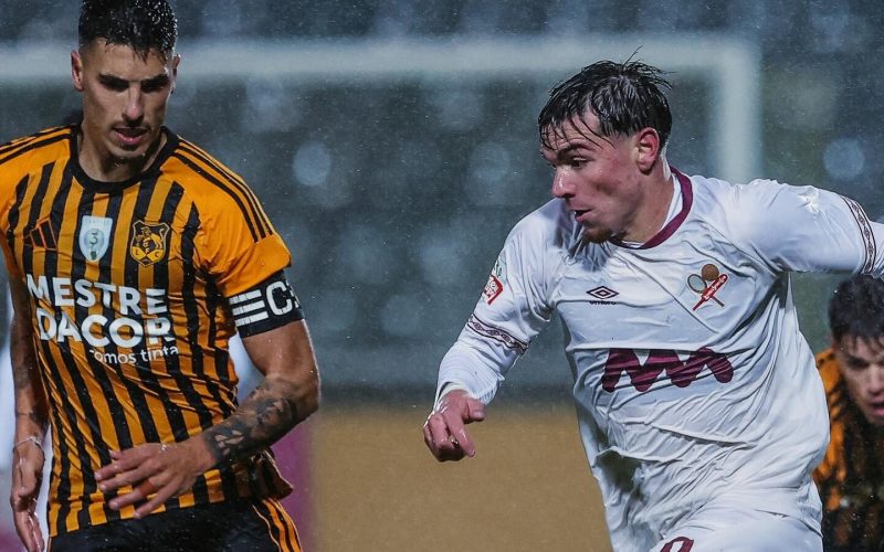 O Lusitânia de Lourosa e o Leixões empataram por 2 a 2, em partida disputada sob forte chuva nesta quinta-feira, no Estádio Capital do Móvel, em Paços de Ferreira.