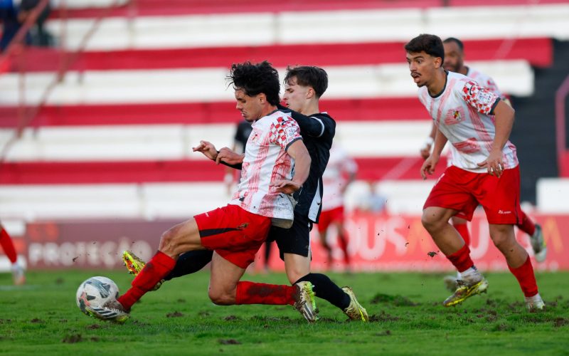 O São João de Ver venceu o dérbi contra a Sanjoanense por 2 a 1, com uma virada emocionante nos acréscimos